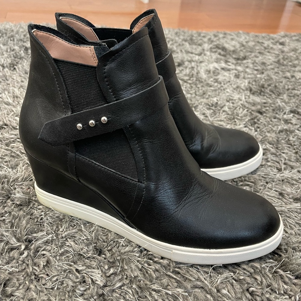 LINEa PAOLO almost new black and white wedge ankle booties size 8 leather